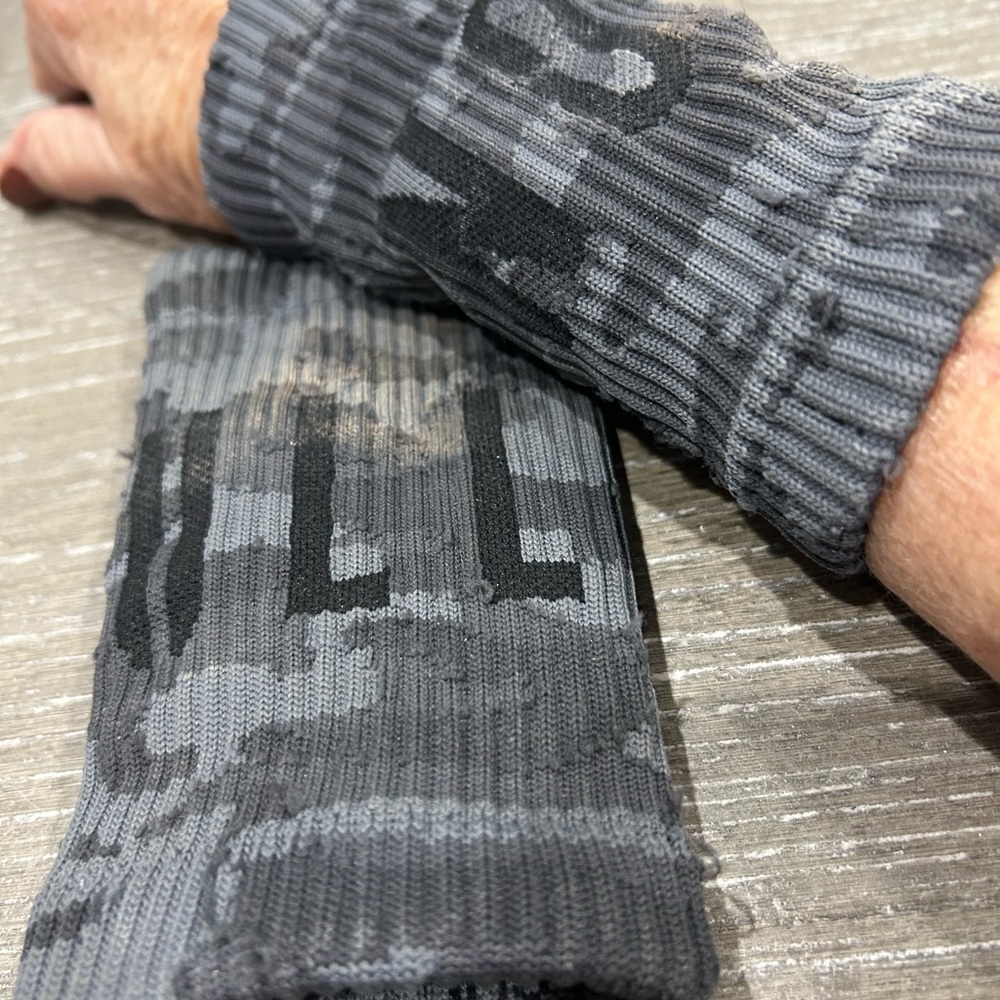 NOBULL Gray and Black Camo pickleball tennis Arm Sleeves one size - Picture 2 of 3